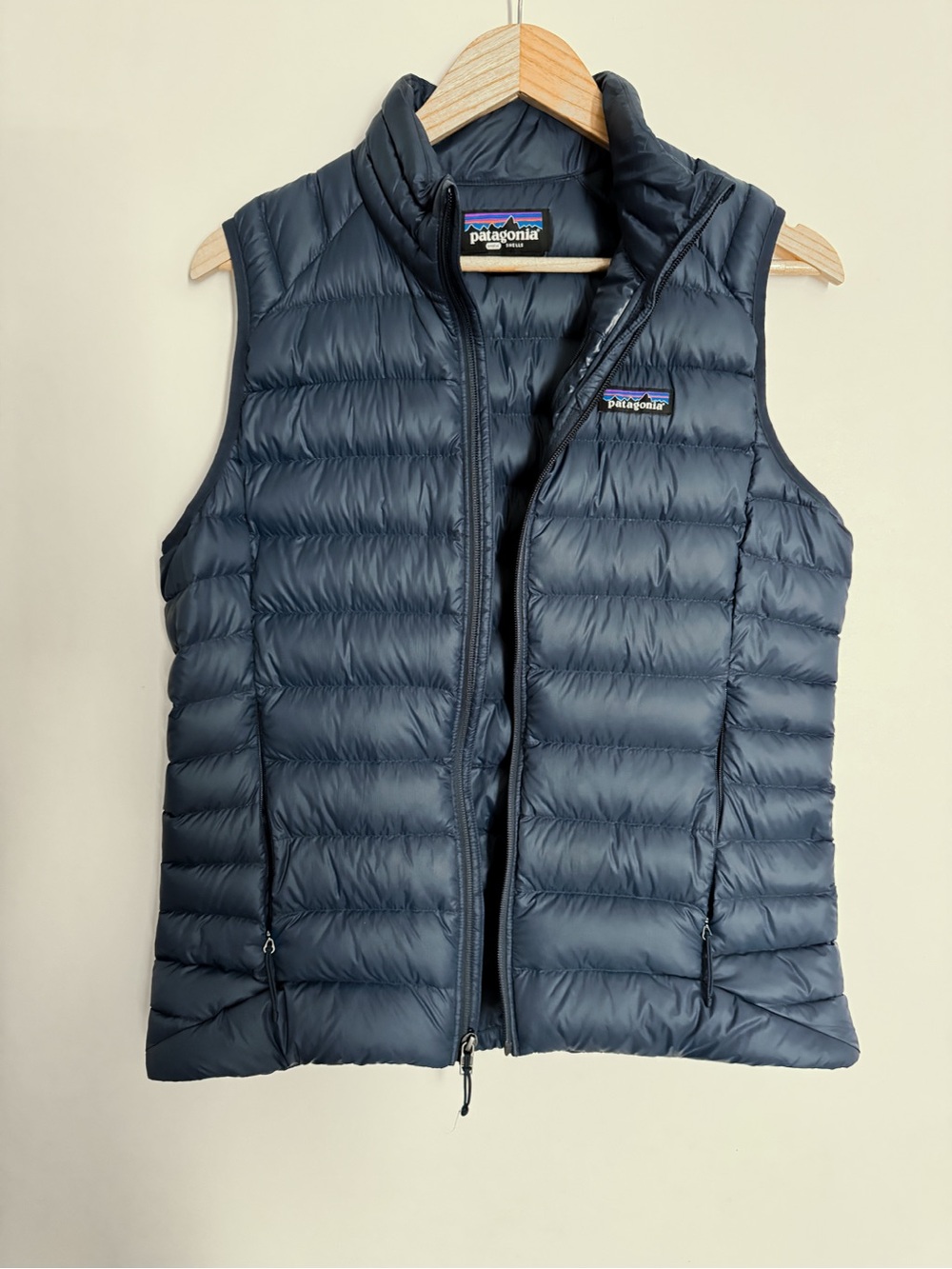 Patagonia Women’s M Medium Down Sweater Puffer Vest Navy NWT Puff